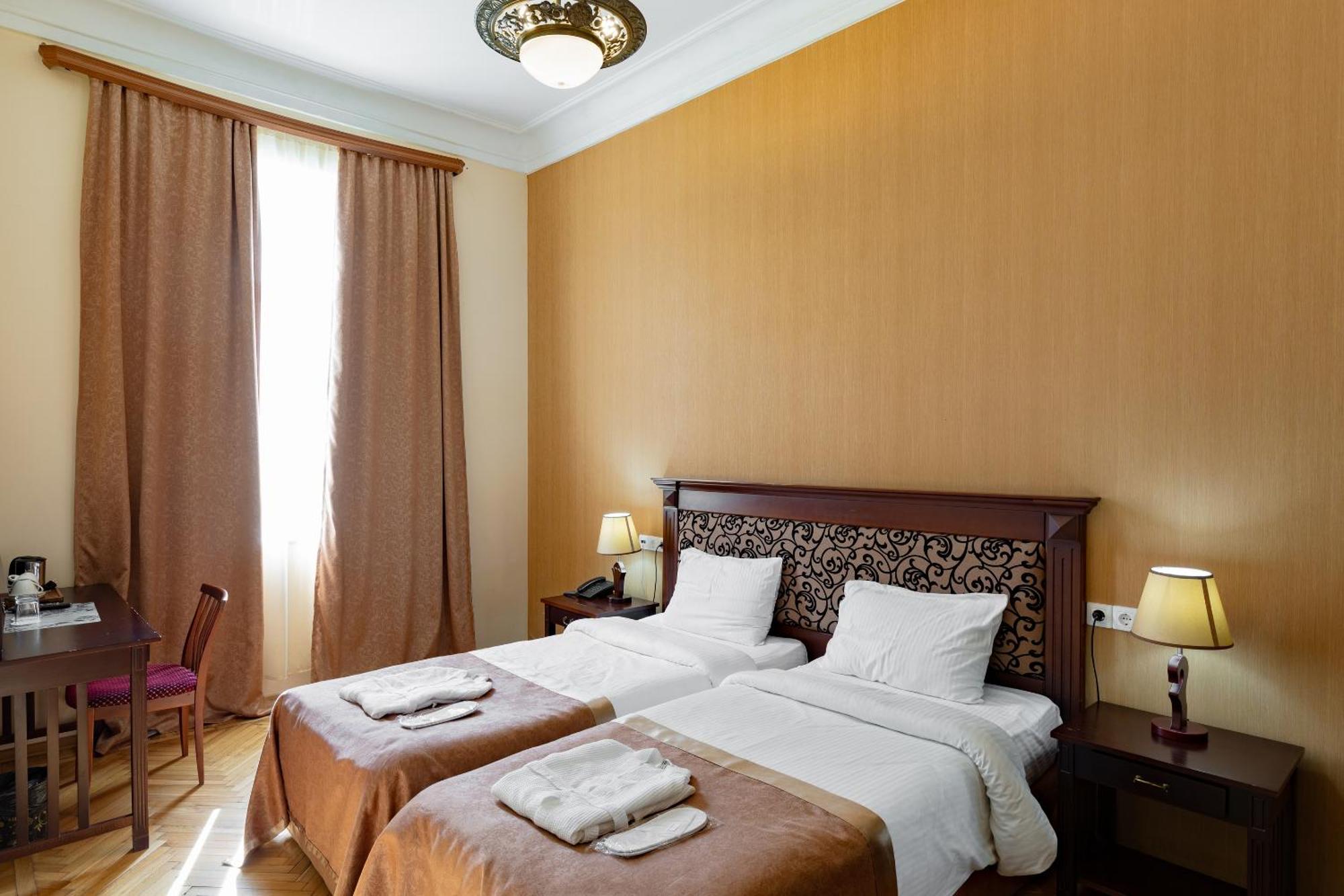 Legends Tskaltubo Spa Resort Bagian luar foto